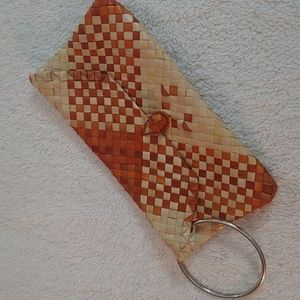 𝅺WOVEN Grass Natural Fiber Wristlet